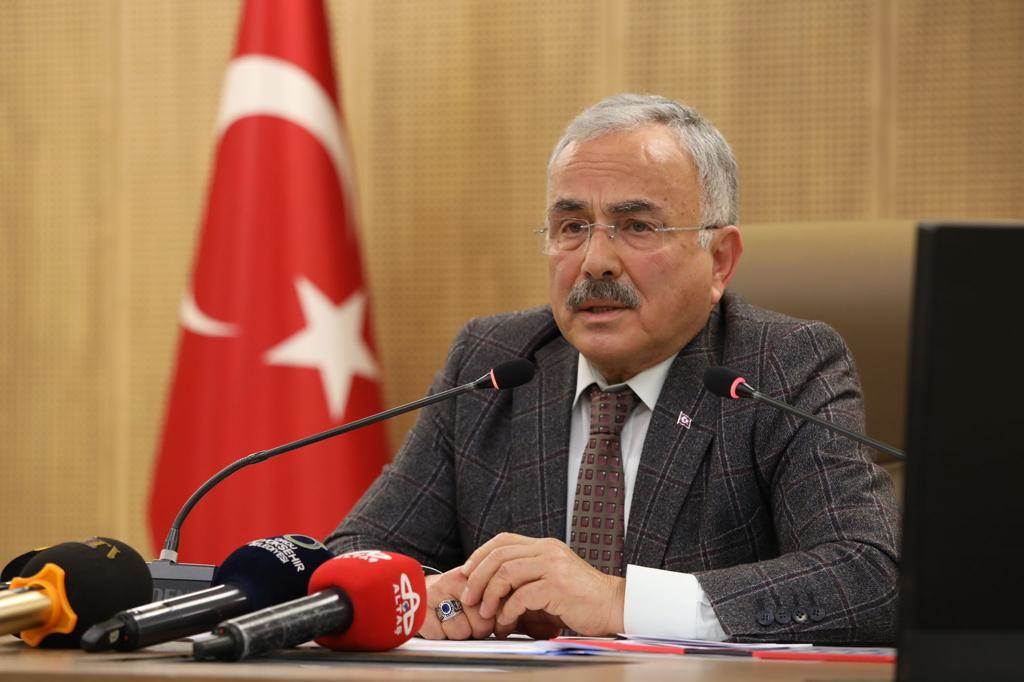 BAŞKAN GÜLER, YİNE ESNAFIN YANINDA